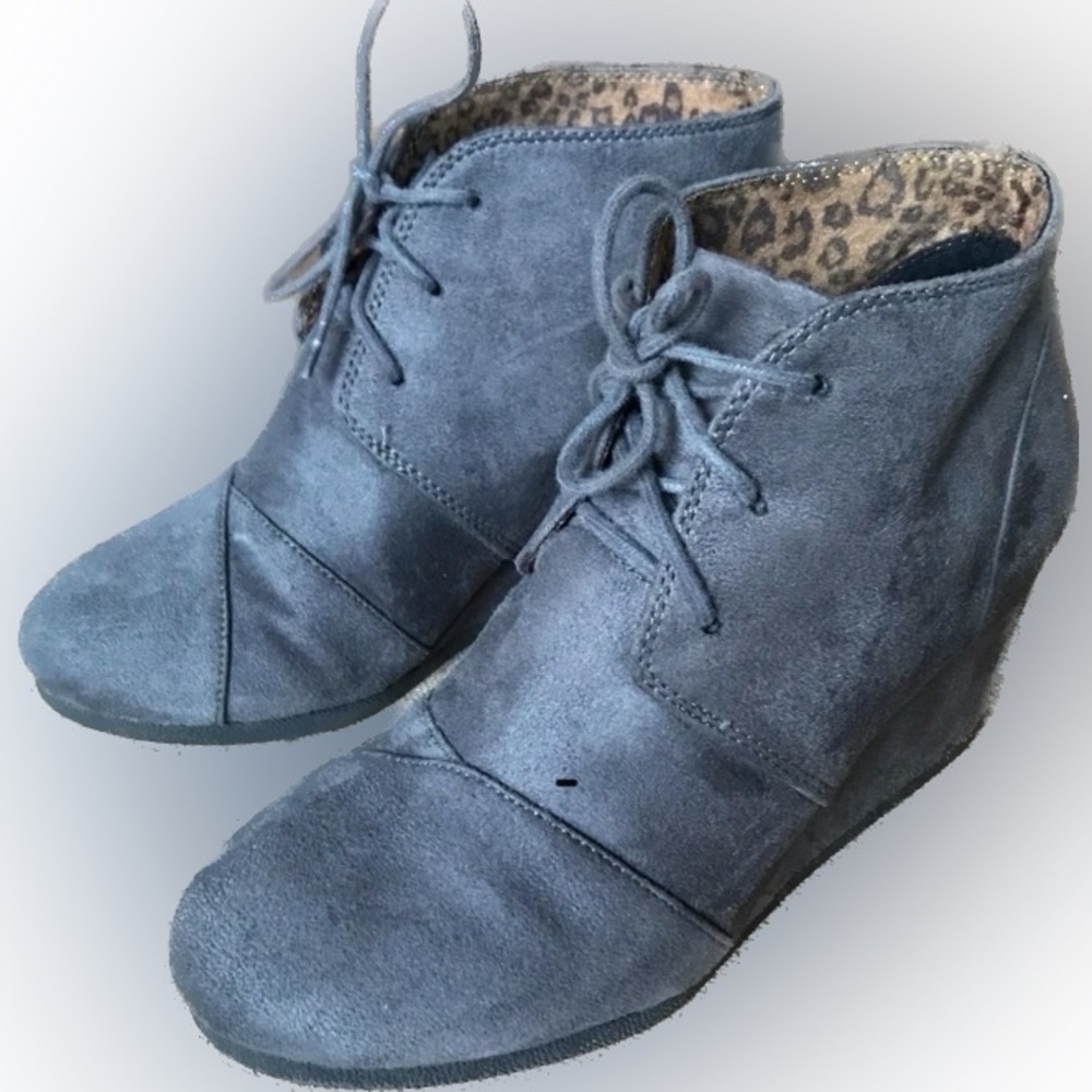 Women’s grey faux suede wedge booties 9